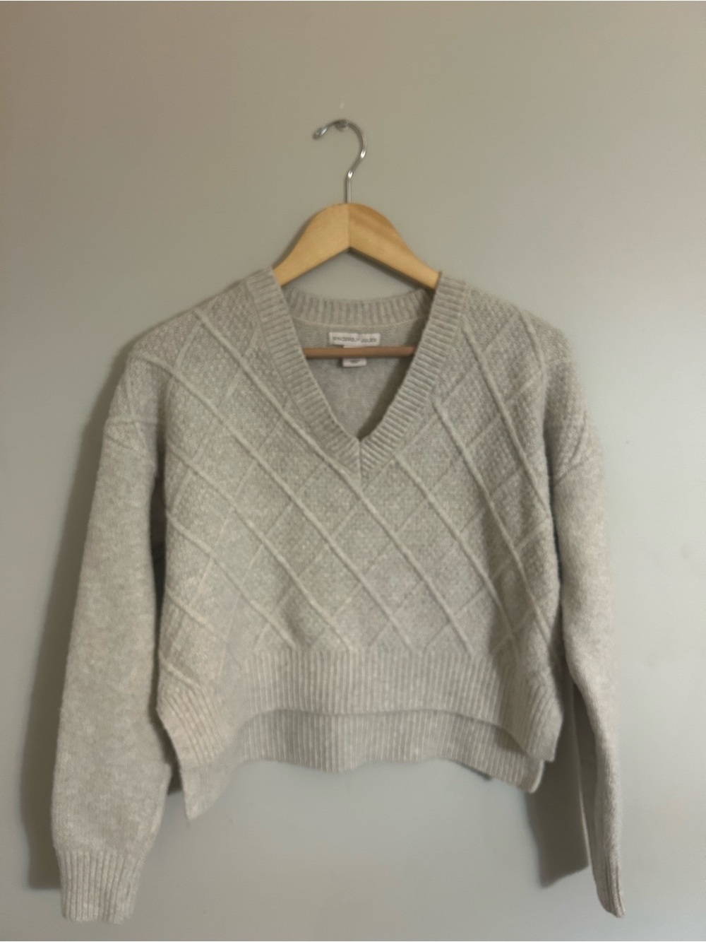 Sincerly Jules Cream Diamond-Knit V-Neck Sweater